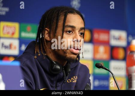 Saint Sebastien, Frankreich. März 2024. © PHOTOPQR/LE PARISIEN/Le Parisien/Arnaud Journois ; SAINT SEBASTIEN ; 04/03/2024 ; FUSSBALL, 03.04.2024/LIGUE DES CHAMPIONS UEFA, 8E DE FINALE RETOUR, SAINT SABASTIEN ( ESPAGNE ), STADE ANOETA REALE ARENA/REAL SOCIEDAD - PARIS SG/BRADLEY BARCOLA/PHOTO LE PARISIEN/ARNAUD JOURNOIS 4. März 2024 Pressekonferenz der Real Sociedad vor ihrem UEFA-Champions-Pokalspiel gegen -PSG Credit: MAXPPP/Alamy Live News Stockfoto