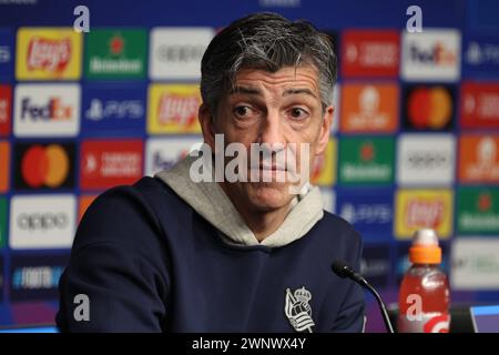 Saint Sebastien, Frankreich. März 2024. © PHOTOPQR/LE PARISIEN/Le Parisien/Arnaud Journois ; SAINT SEBASTIEN ; 04/03/2024 ; FUSSBALL, 03.04.2024/LIGUE DES CHAMPIONS UEFA, 8E DE FINALE RETOUR, SAINT SABASTIEN ( ESPAGNE ), STADE ANOETA REALE ARENA/REAL SOCIEDAD - PARIS SG/IMANOL ALGUACIL ENTRAINEUR DE LA REAL SOCIEDAD/PHOTO LE PARISIEN/ARNAUD JOURNOIS 4. März 2024 Pressekonferenz von Real Sociedad vor dem UEFA-Champions-Cup-Spiel gegen -PSG Credit: MAXPPP/Alamy Live News Stockfoto