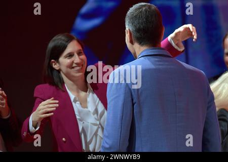 Rom, Italien. März 2024. Pedro Sánchez Premierminister von Spanien und Elly Schlein während des Wahlkongresses der Partei der europäischen Sozialisten (SPE) vor den bevorstehenden Europawahlen 2024 am 2. März 2024 in Rom Credit: dpa/Alamy Live News Stockfoto