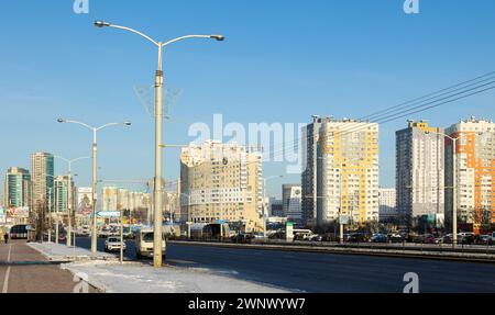 Minsk, Weißrussland - 07. Januar 2024: Modernes Wohngebiet Malinowka in der Hauptstadt Minsk. Republik Belarus Stockfoto