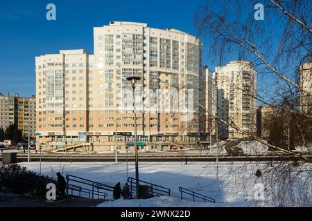 Minsk, Weißrussland - 07. Januar 2024: Modernes Wohngebiet Malinowka in der Hauptstadt Minsk. Republik Belarus Stockfoto