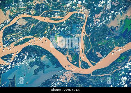 River Land ist in der Nähe von Obidos, Brasilien. Digitale Bildverbesserung durch die NASA Stockfoto