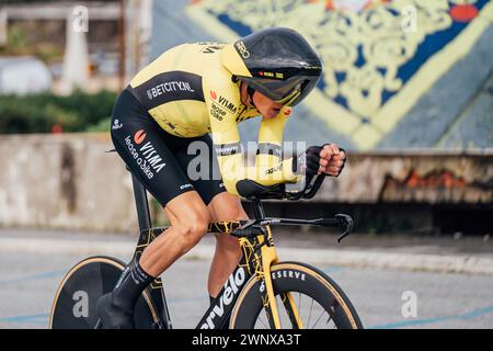 Lido Di Camaiore, Italien. März 2024. Foto von Zac Williams/SWpix.com - 04/03/2024 - Radfahren - 2024 Tirreno Adriatico - Stage 1 ITT - Lido di Camaiore - Robert Gesink, Visma Lease a Bike. Neuer Giro Aero Helm Credit: SWpix/Alamy Live News Stockfoto