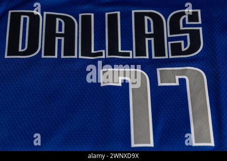 Dallas Basketballtrikot von Luka mit der Nummer 77 Stockfoto