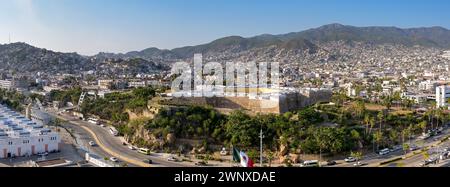 Acapulco, Mexiko - 17. Januar 2024: Panoramablick auf die spanische Festung San Diego in Acapulco. Es war früher als Fort of San Carlos bekannt Stockfoto