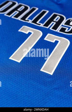 Dallas Basketballtrikot von Luka mit der Nummer 77 Stockfoto