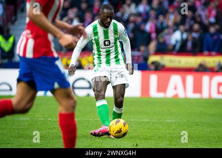 3. März 2024; Metropolitano Stadium Madrid, Spanien, spanischer La Liga Fußball, Atletico Madrid gegen Real Betis; Sabaly durchquert das Mittelfeld Stockfoto