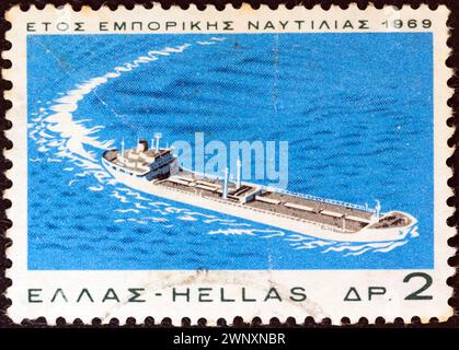 GRIECHENLAND - UM 1969: Ein in Griechenland ausgedruckter Stempel für die Marinewoche und das Handelsschifffahrtsjahr zeigt den Tanker „Olympic Garland“ Stockfoto