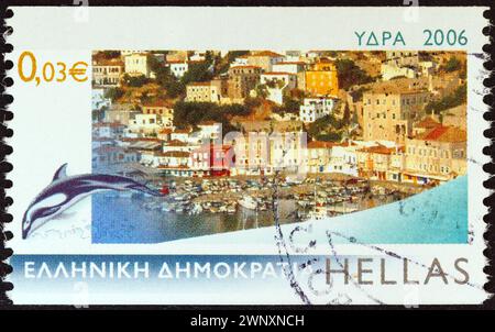 GRIECHENLAND - UM 2006: Ein in Griechenland gedruckter Stempel aus der Ausgabe "Island Views" zeigt den Hafen der Insel Hydra, um 2006. Stockfoto