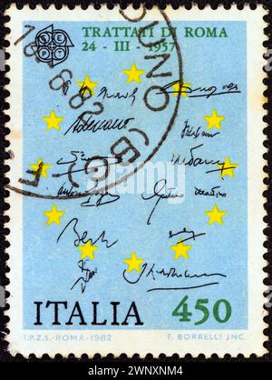 ITALIEN - CA. 1982: Ein in Italien gedruckter Stempel zeigt die Unterschriften des Vertrags von Rom (Vertrag zur Gründung der Europäischen Wirtschaftsgemeinschaft) Stockfoto