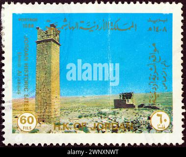 JORDANIEN - UM 1988: Eine in Jordanien gedruckte Briefmarke aus der Ausgabe „historische Stätten“ zeigt Umm Al-Rasas Stockfoto