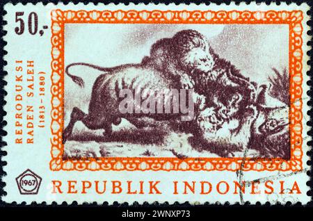 INDONESIEN - UM 1967: Ein in Indonesien gedruckter Stempel aus der Ausgabe „Gemälde von Raden Saleh“ zeigt „Einen Kampf bis zum Tod“ Stockfoto