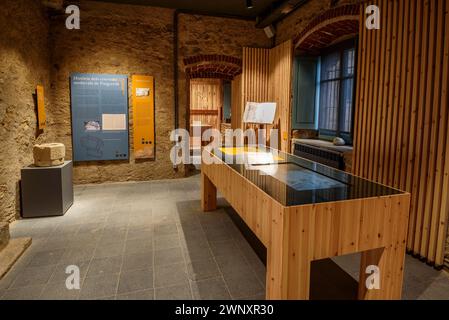 Cerdà Museum, in Puigcerdà. Raum für das ehemalige Kloster der Klosterschwestern von Puigcerdà (Cerdanya, Girona, Katalonien, Spanien, Pyrenäen) Stockfoto