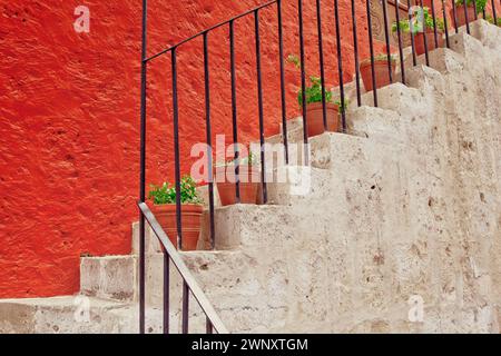 Eine Steintreppe in der Stadt Areuipa, Peru Stockfoto