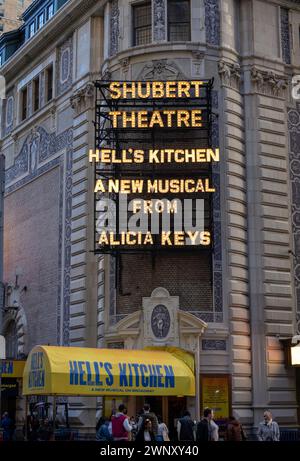 Shubert Theatre Marquee mit „Hell's Kitchen“, New York City, USA 2024 Stockfoto