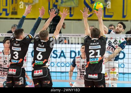 ITAS Trentino VS Berlin Recyclin Volleys - Viertelfinale der CEV Men Volley Champions League 2023/24 Stockfoto