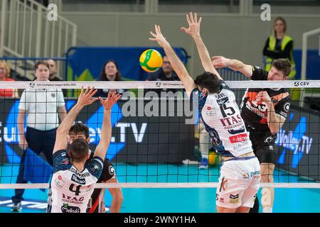 ITAS Trentino VS Berlin Recyclin Volleys - Viertelfinale der CEV Men Volley Champions League 2023/24 Stockfoto