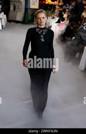 Paris, Frankreich. März 2024. MARINE SERRE Herbst/Winter 2024 Runway während der Pariser Fashion Week am 2024. Februar - Paris, Frankreich Credit: dpa/Alamy Live News Stockfoto