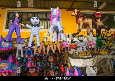 9th Street (in der Nähe der Central Avenue). Ein mexikanischer Markt im Freien/drinnen. Los Angeles, Kalifornien, USA Stockfoto