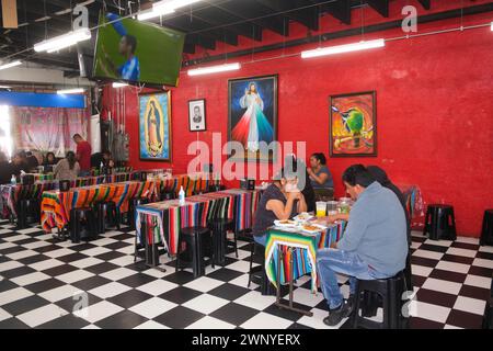 9th Street (in der Nähe der Central Avenue). Ein mexikanischer Markt im Freien/drinnen. Los Angeles, Kalifornien, USA Stockfoto