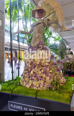 Die mit Blumen verzierten Schaufensterpuppen werden während der Veranstaltung Fleurs de Villes Artiste at Bal Harbour Shops in Bal Harbour, FL, am 2. März 2024 gezeigt Stockfoto