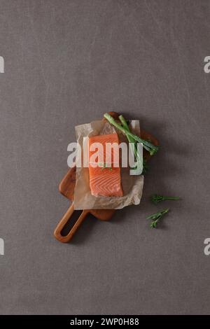 Dies ist ein köstliches und gesundes Gericht mit Lachsfilet. Der Lachs ist frisch und aromatisch und eine gute Quelle für Protein und Omega-3-Fettsäuren. Stockfoto