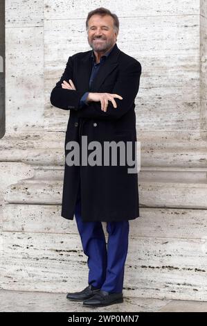 Christian de Sica beim Photocall zum Kinofilm UN altro Ferragosto im Space Cinema Moderno. Rom, 04.03.2024 *** Christian de Sica beim Fotobesuch für den Film UN altro Ferragosto im Space Cinema Moderno Rome, 04 03 2024 Foto:XA.XM.xTinghinox/xFuturexImagex ferragosto 4367 Stockfoto