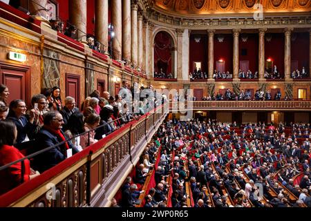 © PHOTOPQR/LE PARISIEN/olivier corsan ; Versailles ; 04/03/2024 ; Versailles, Frankreich, le 4. märz 2024. Les parlementaires, députés et sénateurs, se sont réunis en Congrès Parlementaire pour la révision de la Constitution qui y intègre le droit à l'IVG l'Interruption Volontaire de Grossesse ou avortement. Foto : LP /Olivier Corsan ein spezielles Kongresstreffen beider parlamentsgebäude (Nationalversammlung und Senat) im Schloss Versailles, außerhalb von Paris, Frankreich, 4. März 2024. Französische Gesetzgeber treffen sich in Versailles, um über die Aufnahme eines artikels über das Recht auf Abtreibung in der Konsti abzustimmen Stockfoto