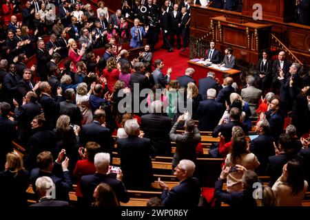 © PHOTOPQR/LE PARISIEN/olivier corsan ; Versailles ; 04/03/2024 ; Gabriel Attal, Premierminister Versailles, Frankreich, 4. märz 2024. Les parlementaires, députés et sénateurs, se sont réunis en Congrès Parlementaire pour la révision de la Constitution qui y intègre le droit à l'IVG l'Interruption Volontaire de Grossesse ou avortement. Foto : LP /Olivier Corsan ein spezielles Kongresstreffen beider parlamentsgebäude (Nationalversammlung und Senat) im Schloss Versailles, außerhalb von Paris, Frankreich, 4. März 2024. Die französischen Gesetzgeber treffen sich in Versailles, um über die Hinzufügung eines artikels abzustimmen Stockfoto