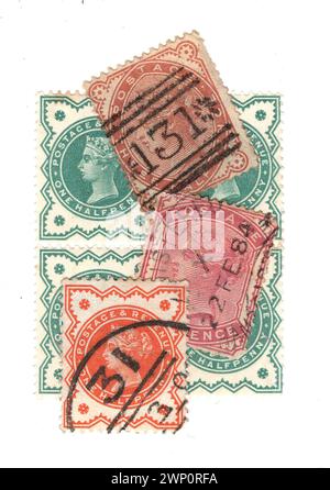 Eine Montage von Vintage Queen Victoria Briefmarken aus Großbritannien isoliert auf weißem Hintergrund. Stockfoto