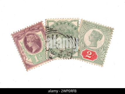 Eine Montage von Vintage Queen Victoria Briefmarken aus Großbritannien isoliert auf weißem Hintergrund. Stockfoto