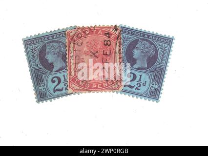 Eine Montage von Vintage Queen Victoria Briefmarken aus Großbritannien isoliert auf weißem Hintergrund. Stockfoto