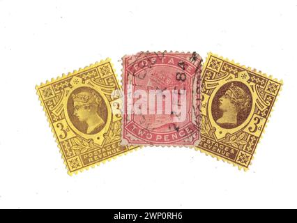 Eine Montage von Vintage Queen Victoria Briefmarken aus Großbritannien isoliert auf weißem Hintergrund. Stockfoto