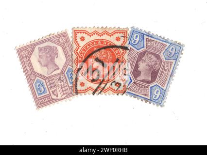 Eine Montage von Vintage Queen Victoria Briefmarken aus Großbritannien isoliert auf weißem Hintergrund. Stockfoto