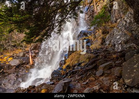 Cascada (Wasserfall) de Ratera, oberhalb des Sees Sant Maurici Stockfoto