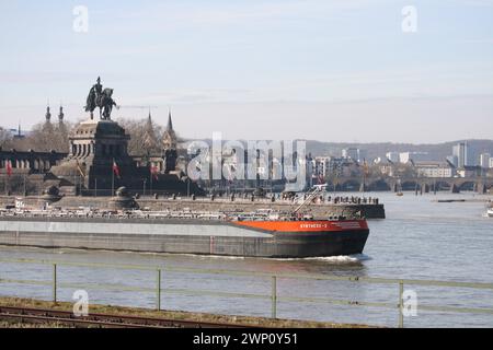 Kaiser-Wilhelm-Denkmal am Deutschen Eck das Kaiser-Wilhelm-Denkmal am Deutschen Eck in Koblenz wurde in den Jahren 1895 bis 1897 im Monumentalstil errichtet. *** Kaiser-Wilhelm-Denkmal am Deutschen Eck das Kaiser-Wilhelm-Denkmal am Deutschen Eck in Koblenz wurde zwischen 1895 und 1897 im monumentalen Stil errichtet Copyright: XStopperx/xEibner-Pressefotox EP asr Stockfoto