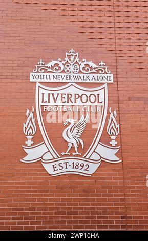 Anfield Essence. Heimstadion des Liverpool FC. Nahaufnahme des Logo-Emblems, Fußballverein. Match Day Erlebnis. 6. 20. 2023 VK Stockfoto