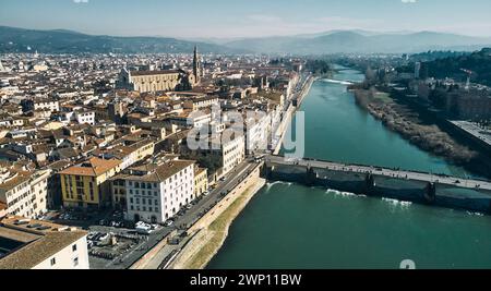 Florenz, Italien - 12. Februar 2023: Blick aus der Vogelperspektive auf die Stadt Florenz und alte Gebäude im italienischen Stil Stockfoto