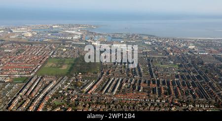 Aus der Vogelperspektive von Hartlepool, einer Hafenstadt im County Durham, aus der Gegend des West Park mit Blick nach Osten zur Küste Stockfoto