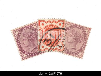 Eine Montage von Vintage Queen Victoria Briefmarken aus Großbritannien isoliert auf weißem Hintergrund. Stockfoto
