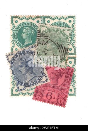 Eine Montage von Vintage Queen Victoria Briefmarken aus Großbritannien isoliert auf weißem Hintergrund. Stockfoto