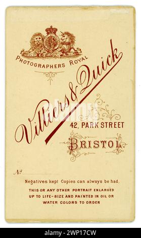 Rückseite der Riginal Victorian Carte de Visite (Visitenkarte oder CDV) aus dem Fotostudio von Villiers & Quick, 42 Park Street, Bristol, Großbritannien um Ende der 1880er Jahre Stockfoto