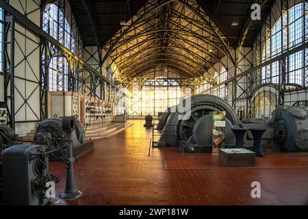 Maschinenhalle des stillgelegten Steinkohlebergwerks und Museum Zeche Zollern in Dortmund, Teil der Route der Industriekultur im Ruhrgebiet, Nordrhein- Stockfoto