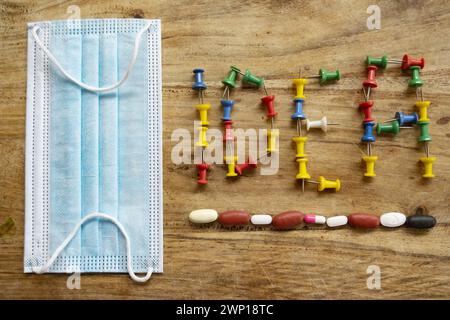Ideenbegriff in der Medizin mit der Schrift mit Farbstiften und einer medizinischen Maske Stockfoto