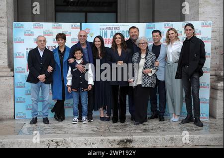 Rome, the Space Cinema , Rome, Italy, 04. März 2024, die Besetzung während des Photocall des Films ' UN altro ferragosto' - Nachrichten Stockfoto