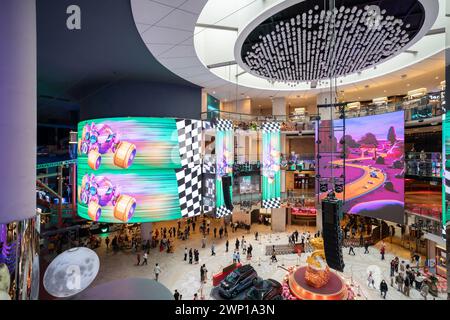 Genting Highlands, Malaysia - März 1,2024: SkyAvenue ist das Einkaufszentrum mit LED-Display, das sich über ein ganzes Atrium erstreckt. Stockfoto