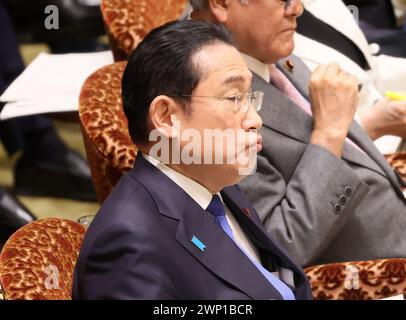 Tokio, Japan. März 2024. Der japanische Premierminister Fumio Kishida hört eine Frage auf der Sitzung des Haushaltsausschusses des Oberhauses beim Nationalen Parlament in Tokio am Dienstag, den 5. März 2024. (Foto: Yoshio Tsunoda/AFLO) Credit: Aflo Co. Ltd./Alamy Live News Stockfoto