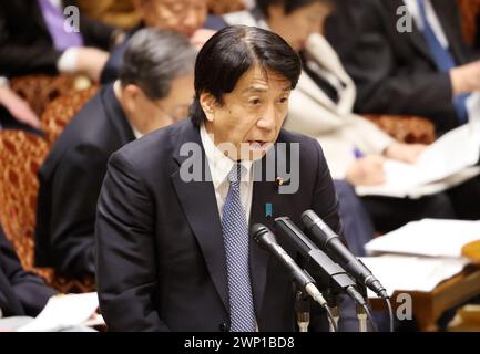 Tokio, Japan. März 2024. Der japanische Wirtschafts-, Handels- und Industrieminister Ken Saito beantwortet eine Frage auf der Sitzung des Haushaltsausschusses des Oberhauses beim Nationalen Parlament in Tokio am Dienstag, den 5. März 2024. (Foto: Yoshio Tsunoda/AFLO) Credit: Aflo Co. Ltd./Alamy Live News Stockfoto