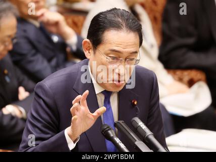 Tokio, Japan. März 2024. Der japanische Premierminister Fumio Kishida beantwortet eine Frage auf der Sitzung des Haushaltsausschusses des Oberhauses beim Nationalen Parlament in Tokio am Dienstag, den 5. März 2024. (Foto: Yoshio Tsunoda/AFLO) Credit: Aflo Co. Ltd./Alamy Live News Stockfoto