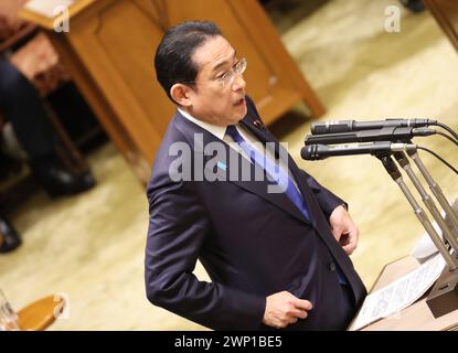 Tokio, Japan. März 2024. Der japanische Premierminister Fumio Kishida beantwortet eine Frage auf der Sitzung des Haushaltsausschusses des Oberhauses beim Nationalen Parlament in Tokio am Dienstag, den 5. März 2024. (Foto: Yoshio Tsunoda/AFLO) Credit: Aflo Co. Ltd./Alamy Live News Stockfoto